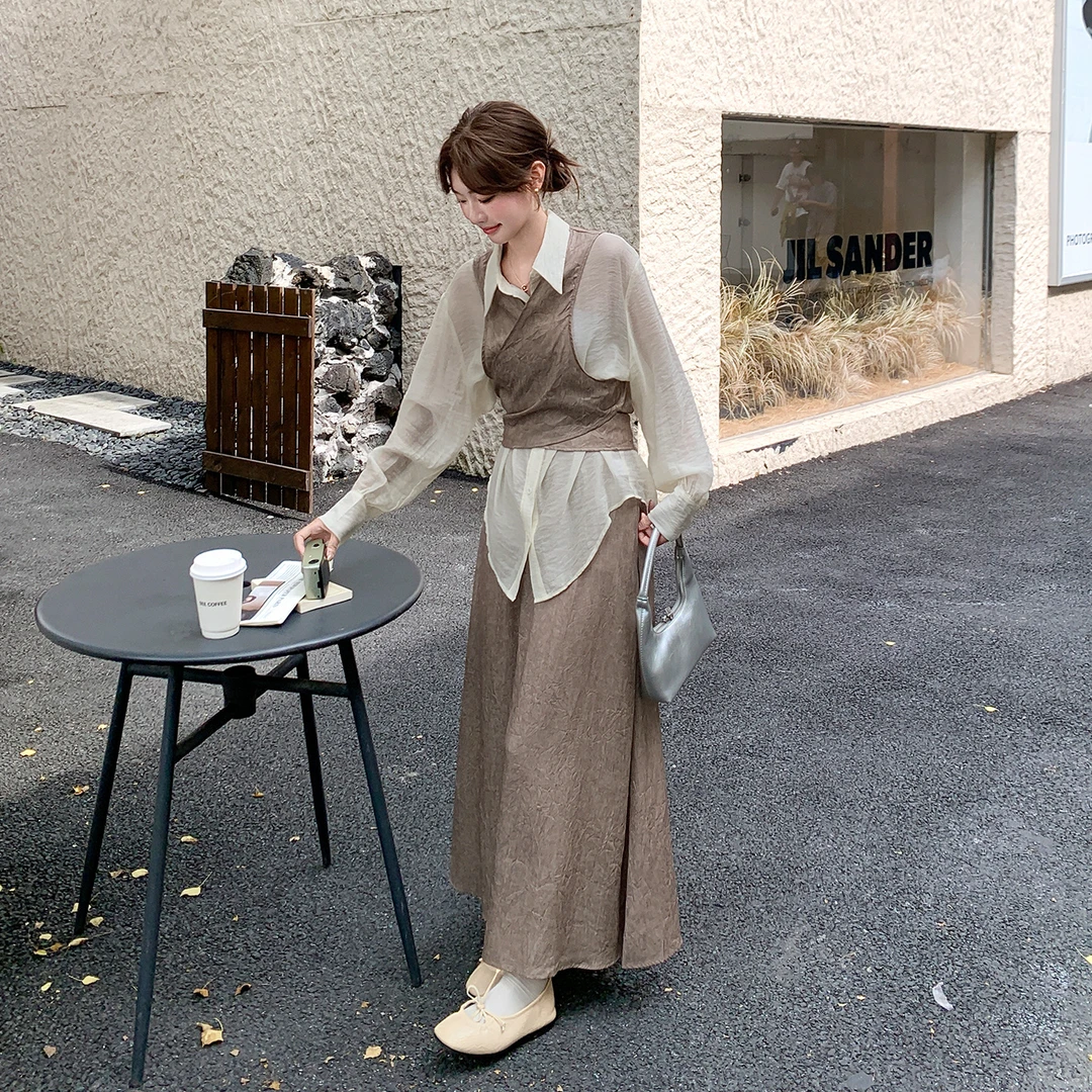 2025超火穿搭一整套装女秋装新款设计感系带马甲衬衫半身裙三件套