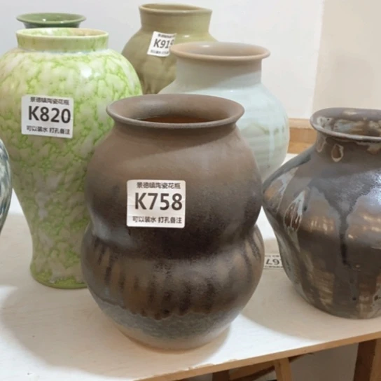 瓶景德镇陶瓷。景德镇陶瓷