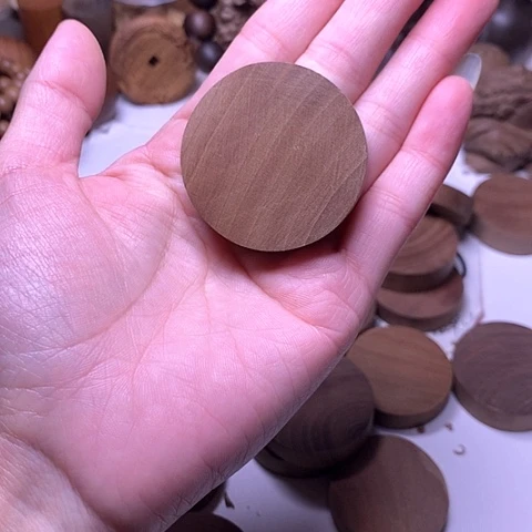 檀香木吊坠檀香黑肉圆牌