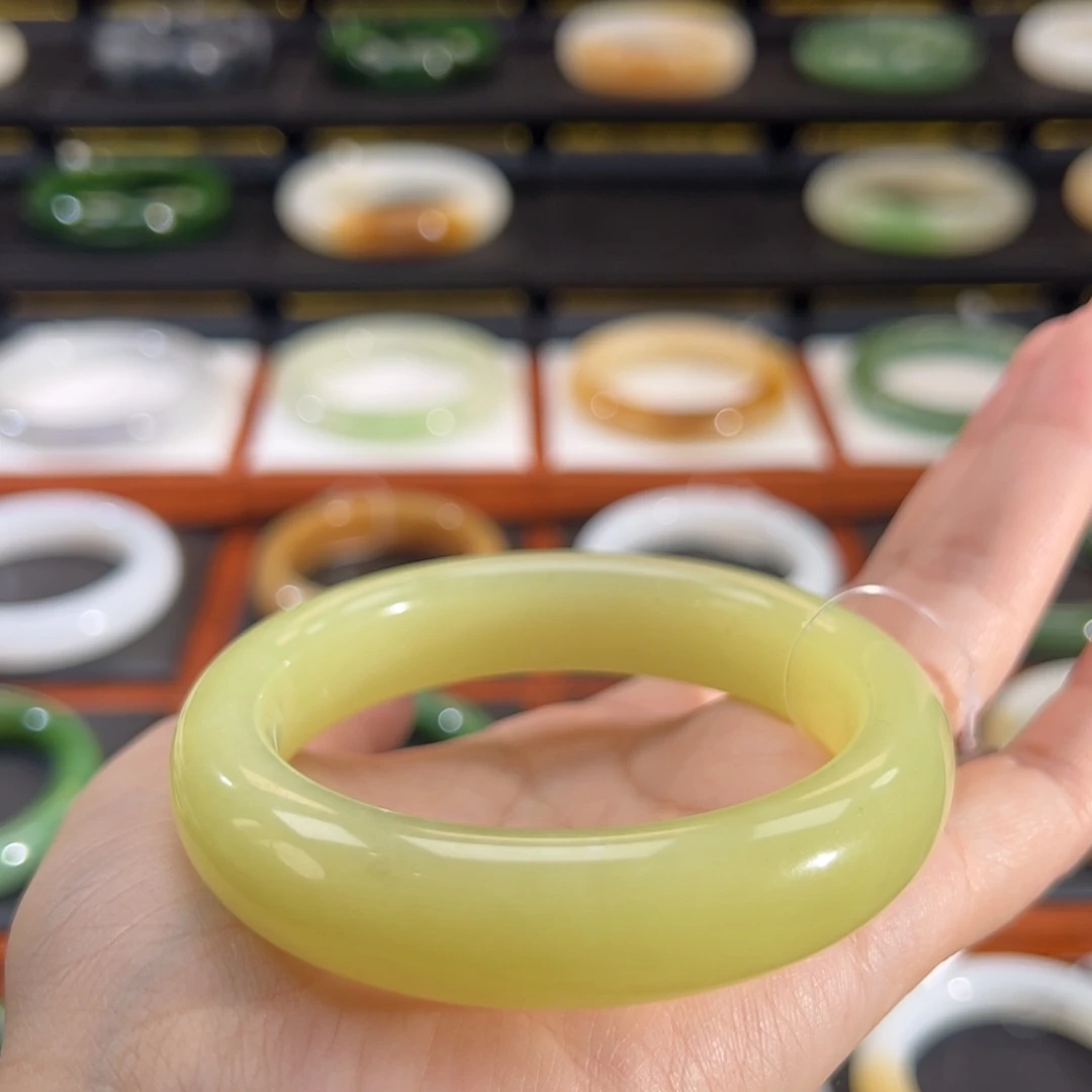 和田玉（黄玉）未镶嵌手镯鸡油黄墨画