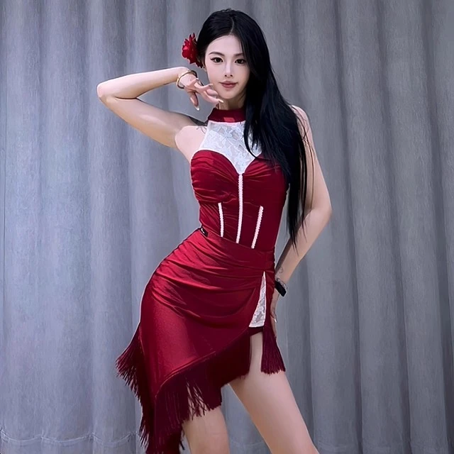 2025新款女士拉丁舞服演出服红丝绒蕾丝挂颈上衣流苏半裙练功服