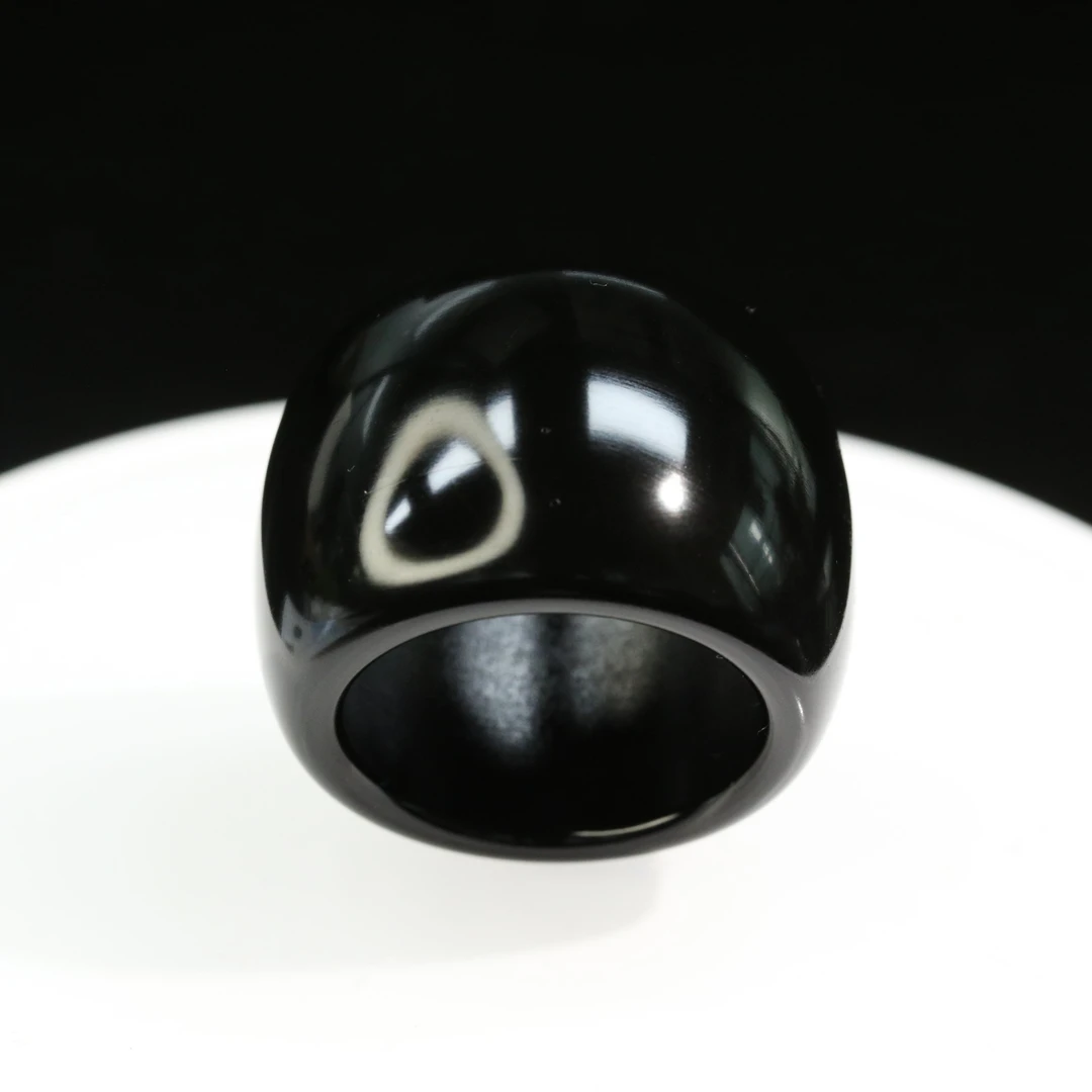 31和田玉甘末蓝带糖戒圈/801187上海嘉禾拍卖