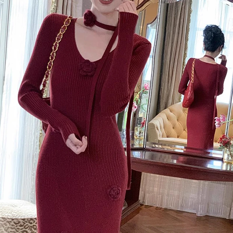 法式V领立体花朵针织连衣裙送围脖红色长袖打底裙修身显瘦毛衣裙