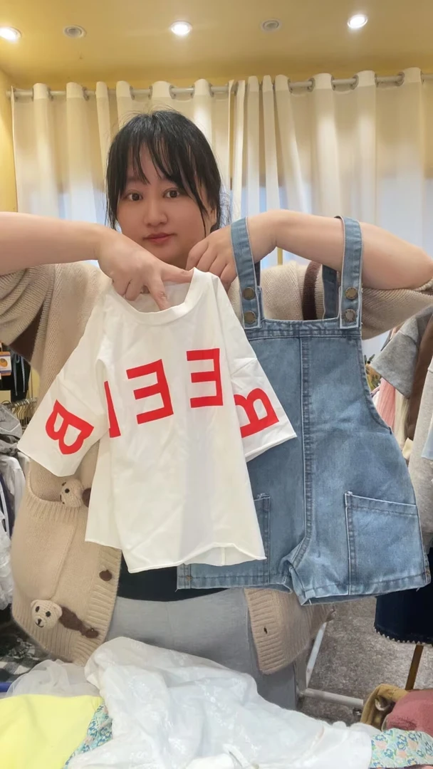 650(AF650)抖3 春夏季套装 儿童字母T恤+牛仔背带裤百搭裤两件套
