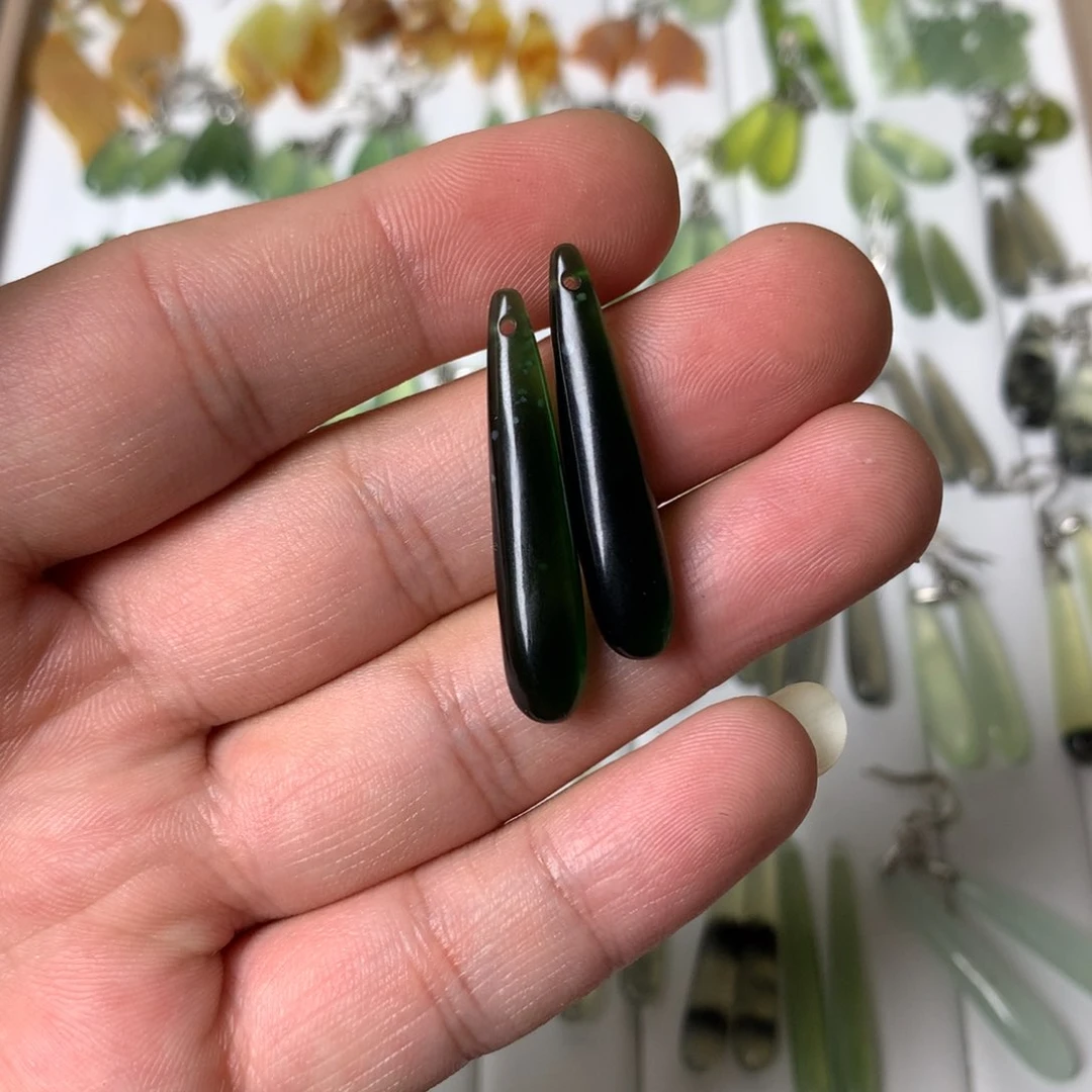 蛇纹石玉耳饰未镶嵌武*五