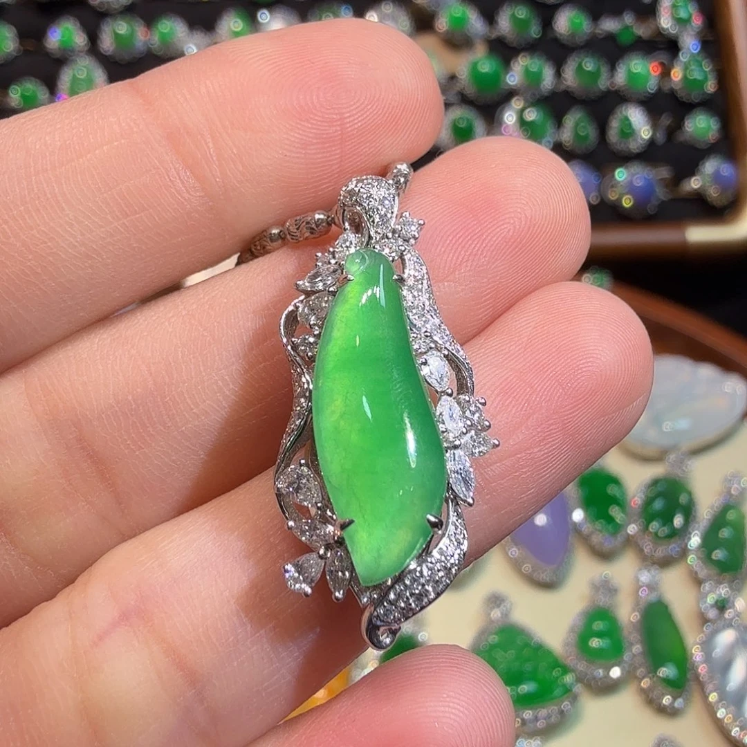 吊坠(赠链)18K金镶嵌翡翠满绿福瓜吊坠