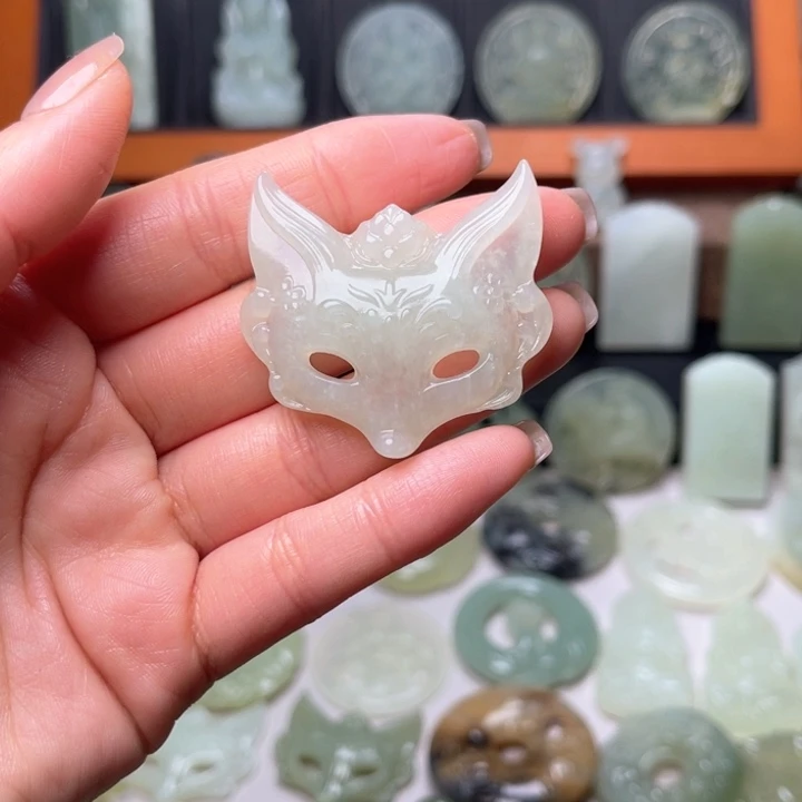 岫玉吊坠(赠链)未镶嵌鱼****?