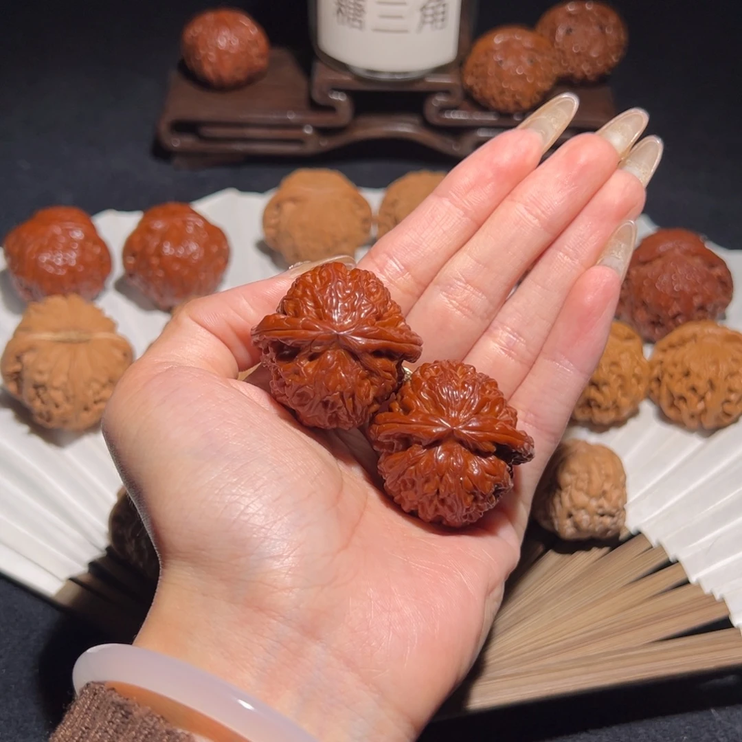 指***子文玩核桃吊坠35+白狮子