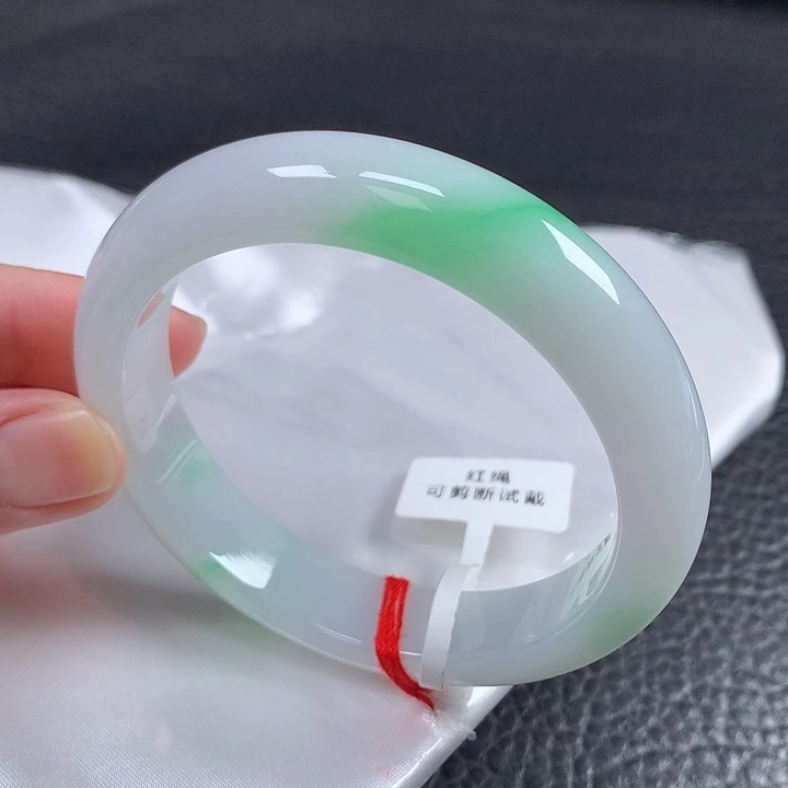 翡翠未镶嵌手镯