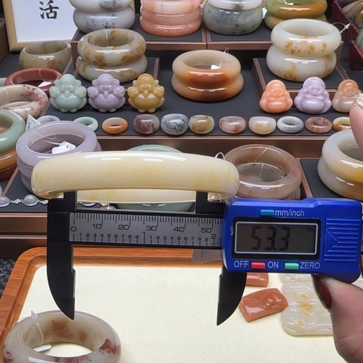 石英岩玉未镶嵌手镯