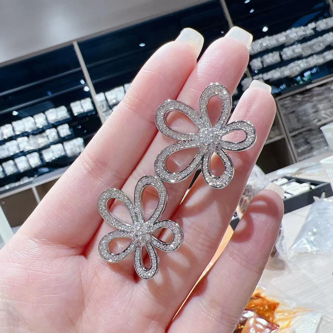 铜合金合成锆石耳饰 大气时尚满微镶爆闪镂空五瓣花耳钉AAA