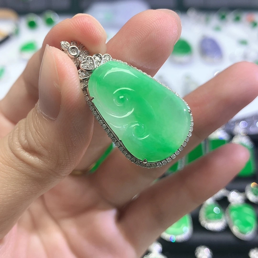 吊坠(不含链)18K金镶嵌翡翠