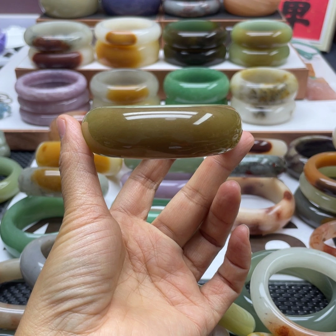 南***佛石英岩玉未镶嵌手镯