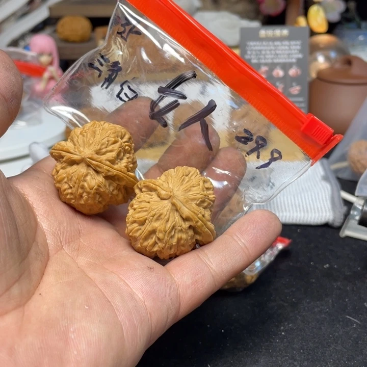 文玩核桃把件女***强白狮子