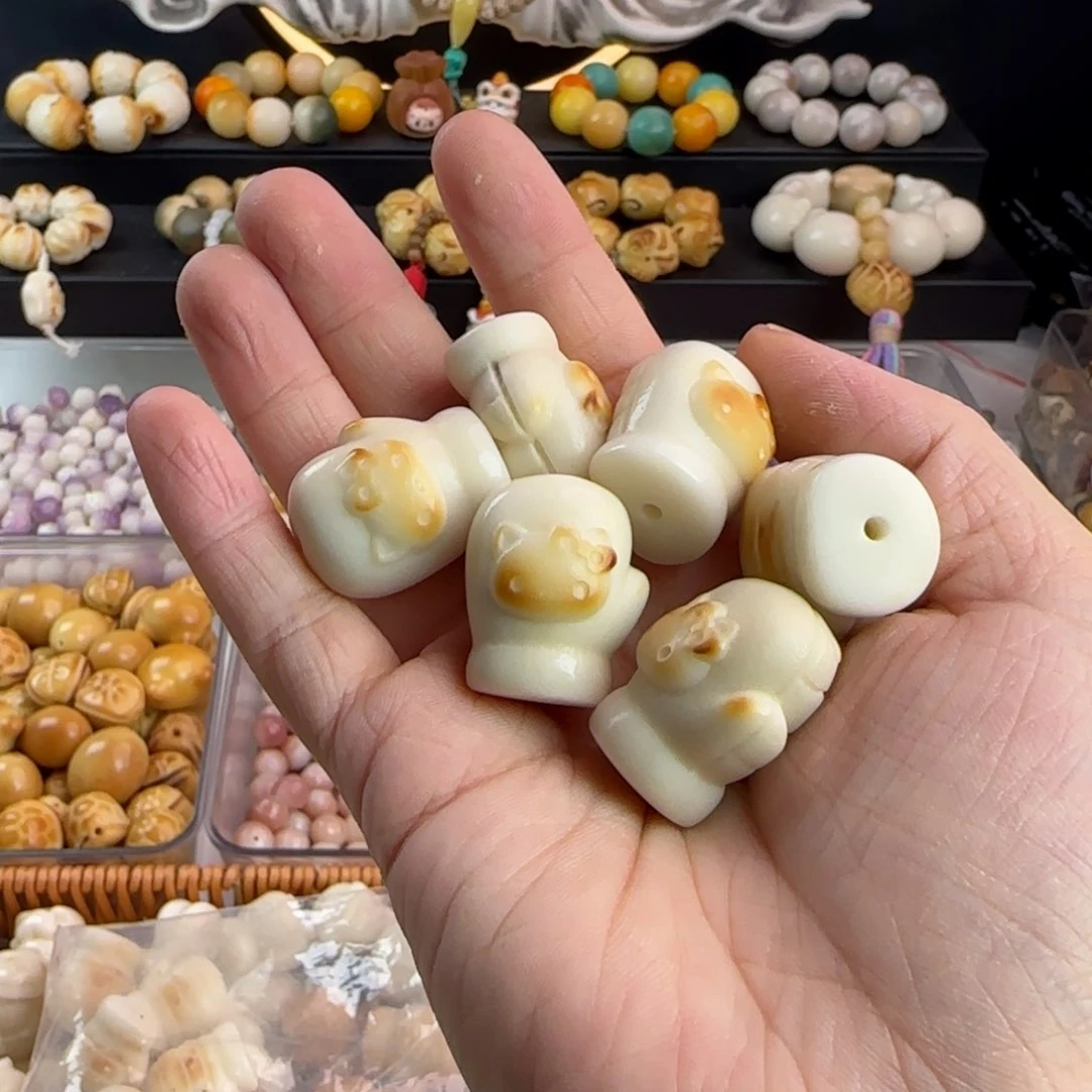菩提根/象牙果吊坠全品牙果轻炭烤凯蒂猫手套2颗