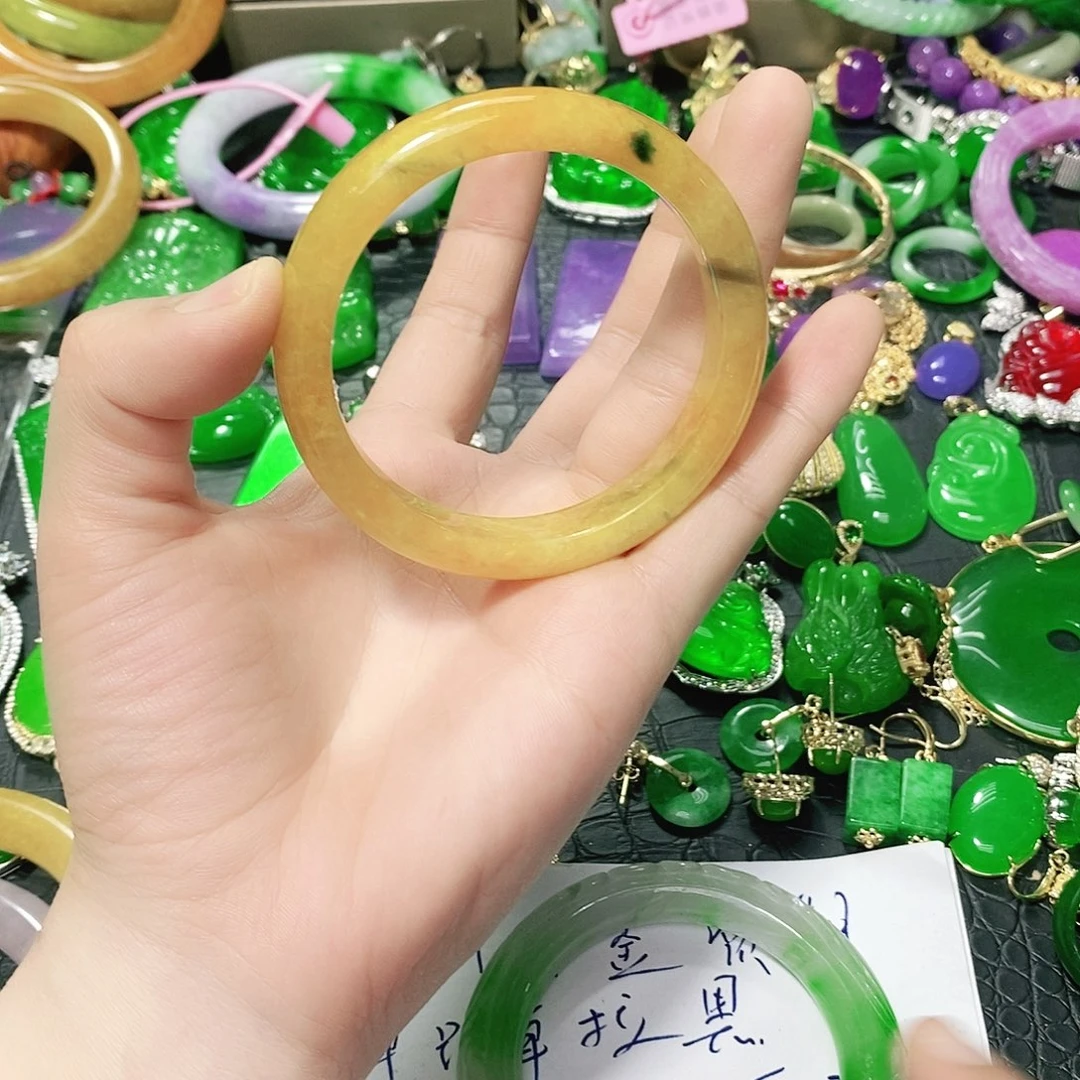 禾***）颈饰未镶嵌翡翠手镯