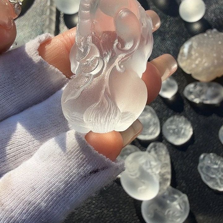 沐***烜未镶嵌水晶车挂水晶