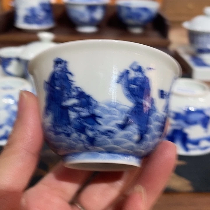 手工青花八仙品茗杯