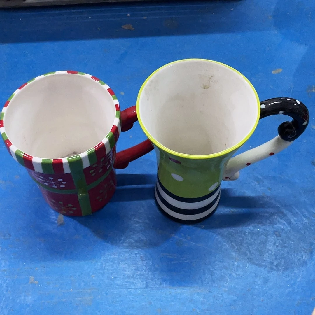 摆件S****—  磕碰。封釉。