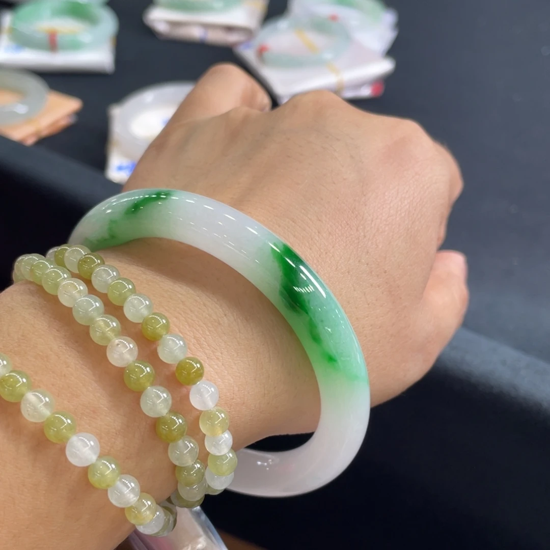 翡翠未镶嵌手镯60圆条，阳春白雪