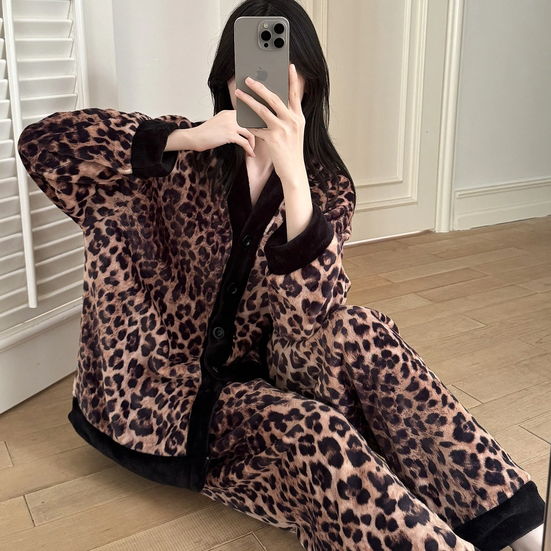 法兰绒睡衣女款秋冬季高级感豹纹开衫韩系保暖细绒女士家居服套装