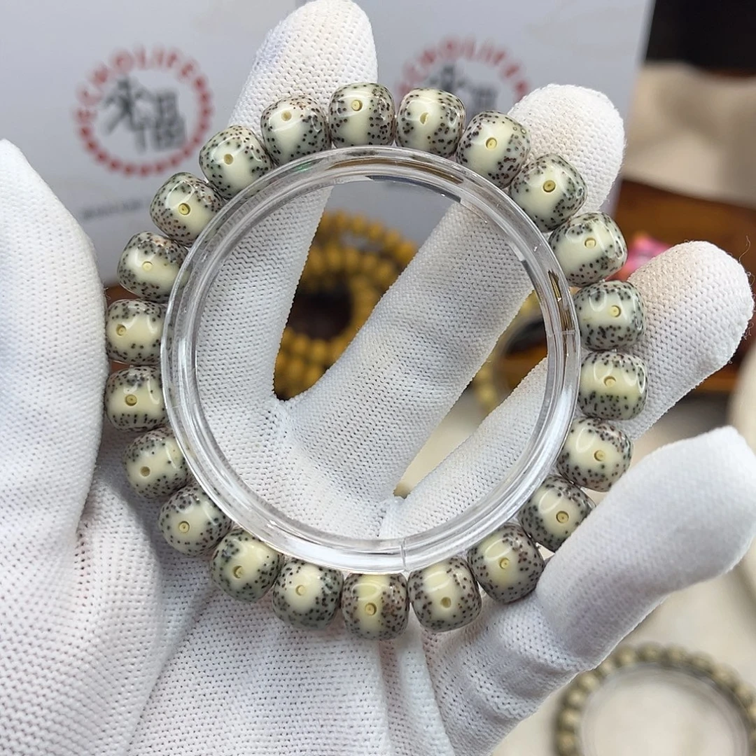 Y***n吊坠星月菩提绿包白大眼睛一线天