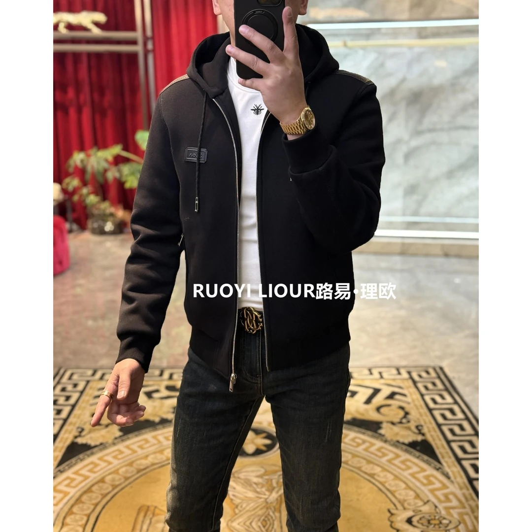 【路易理欧】2025新款潮流轻奢纯色胸标休闲百搭保暖羽绒服25961