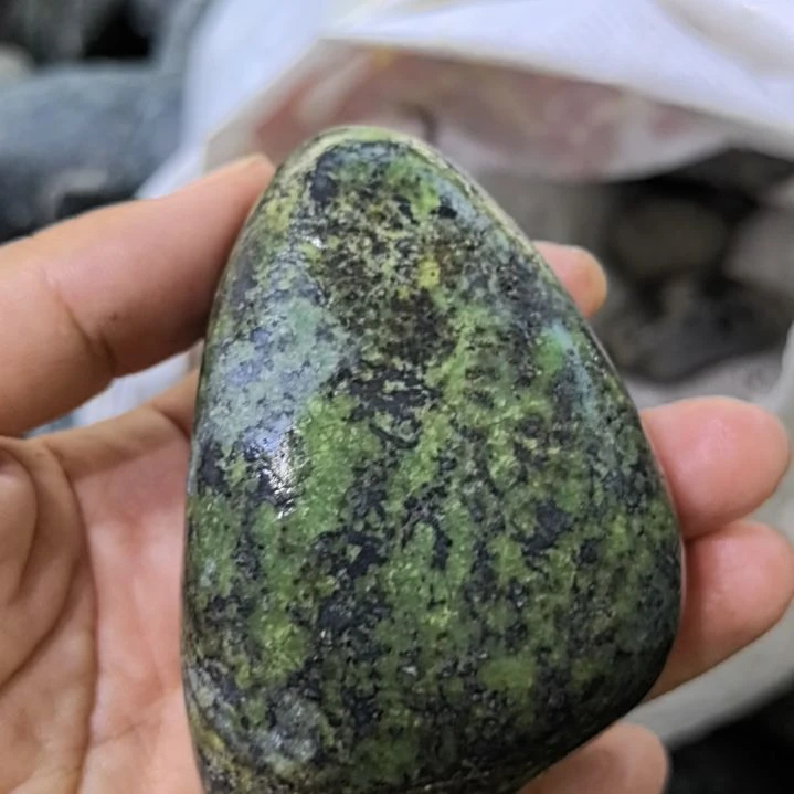 邓***柱有机玻璃藏玉药王石原石手把件