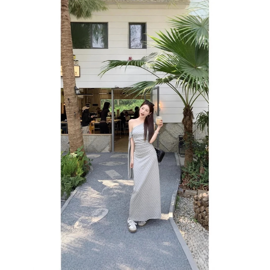 连衣裙子女2025新款法式气质感修身显瘦灰色绝美波点包臀长裙