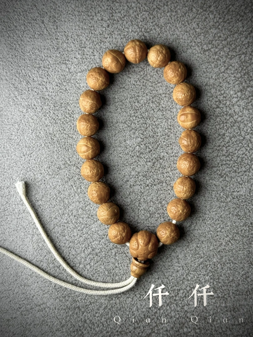 【仟仟】猴头凤眼手持 全品无暇 精选树王籽精工雕刻文玩好物