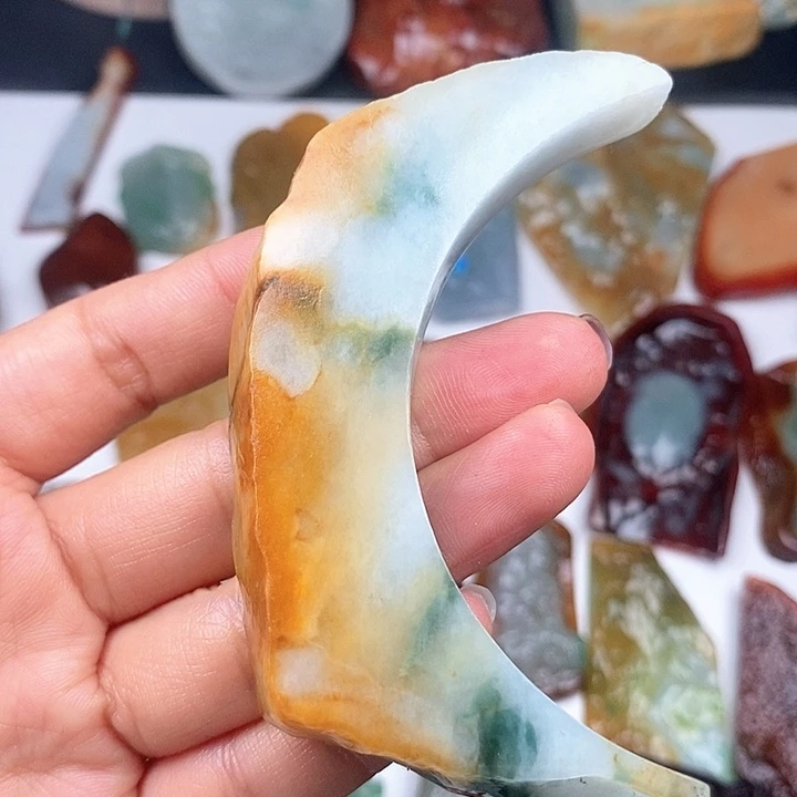 颈饰未镶嵌翡翠天然