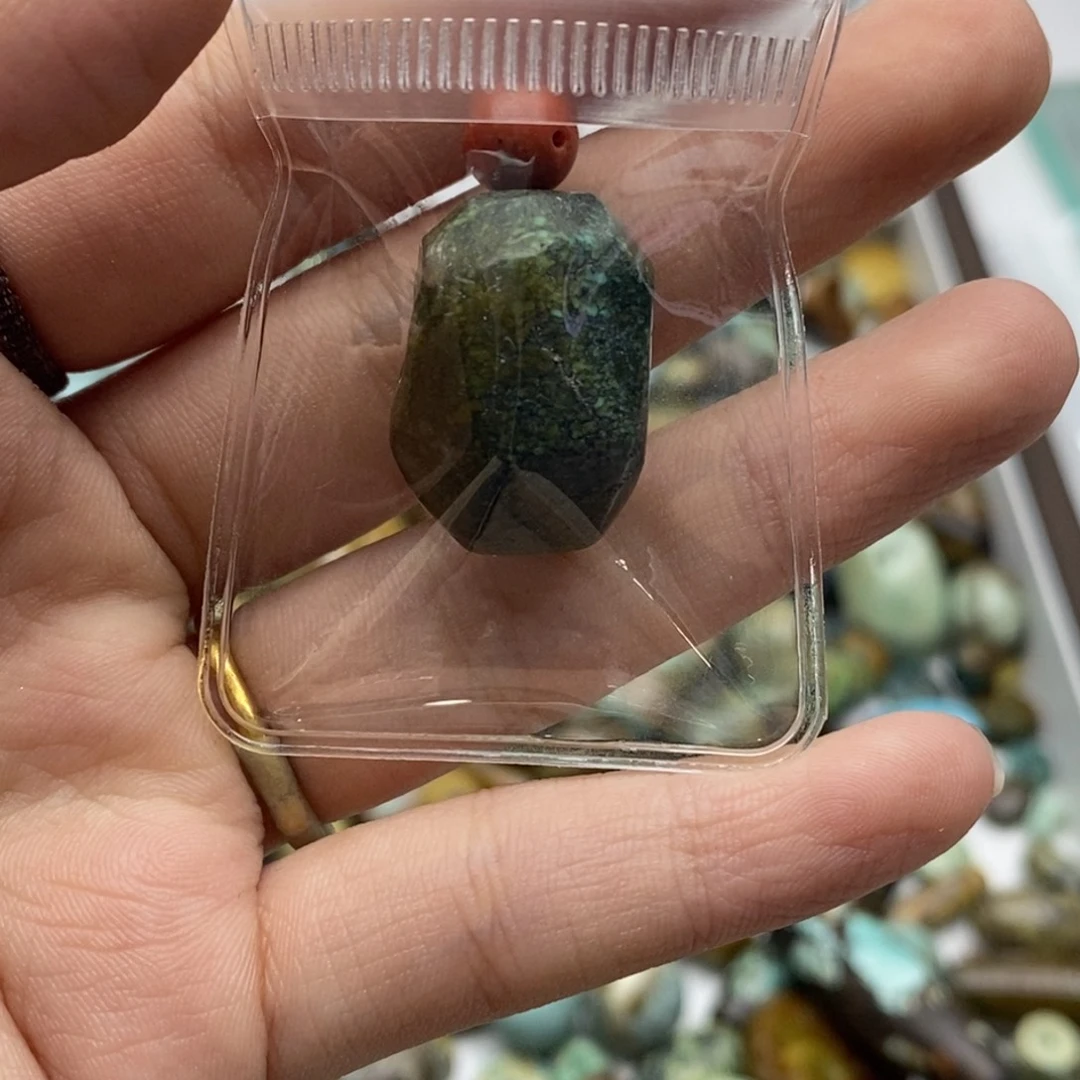 盘***扣南红玛瑙未镶嵌珠宝奇石