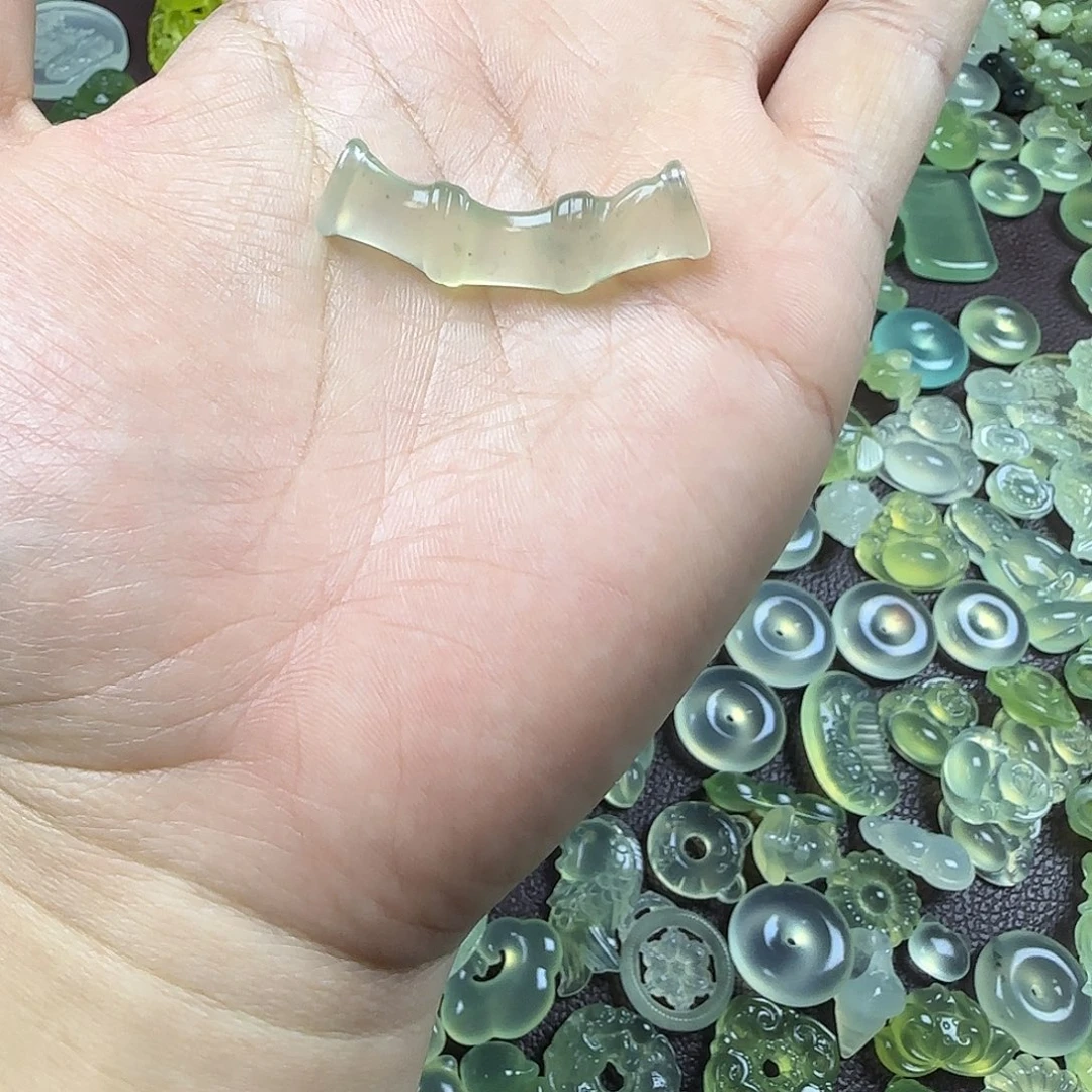 蛇纹石玉未镶嵌岫玉吊坠