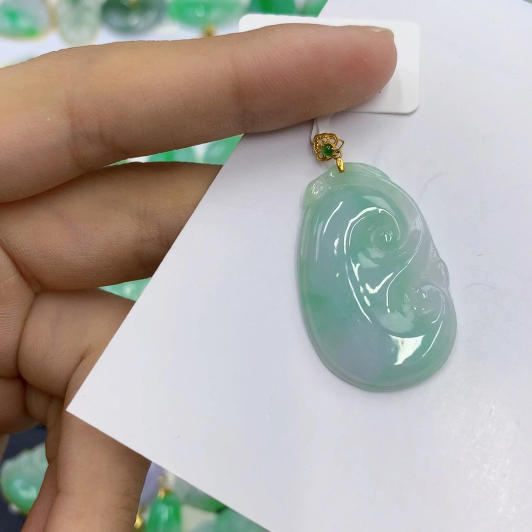 翡翠18K金镶嵌颈饰翡翠