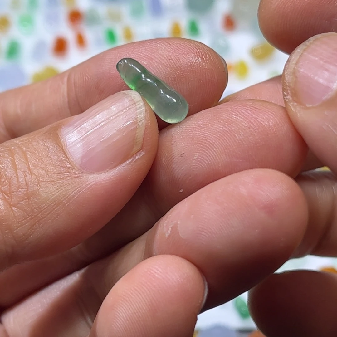 定制翡翠未镶嵌豆