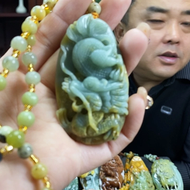 蛇纹石玉吊坠未镶嵌