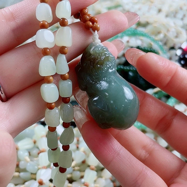 颈饰未镶嵌和田玉