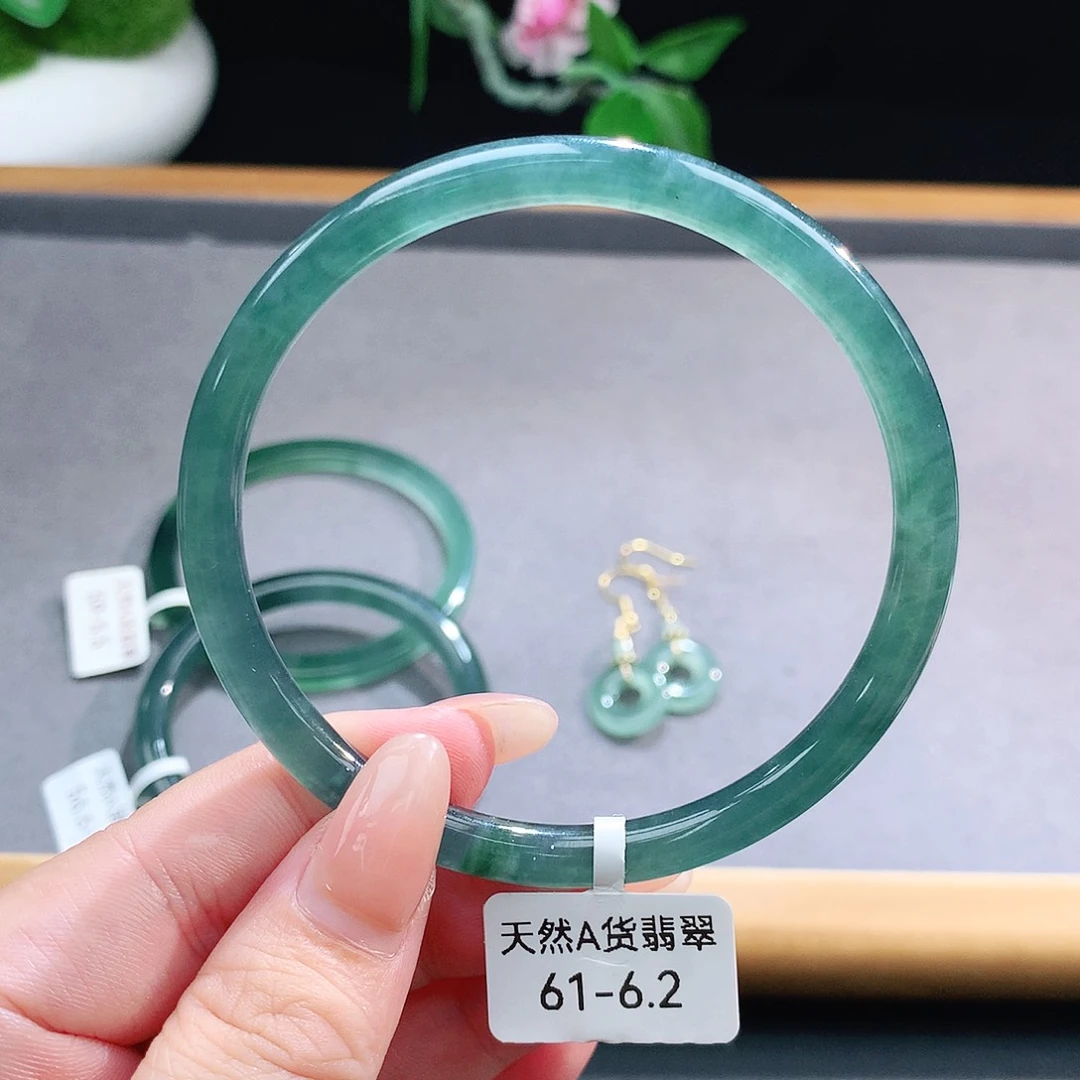 未镶嵌手镯（圆镯）翡翠