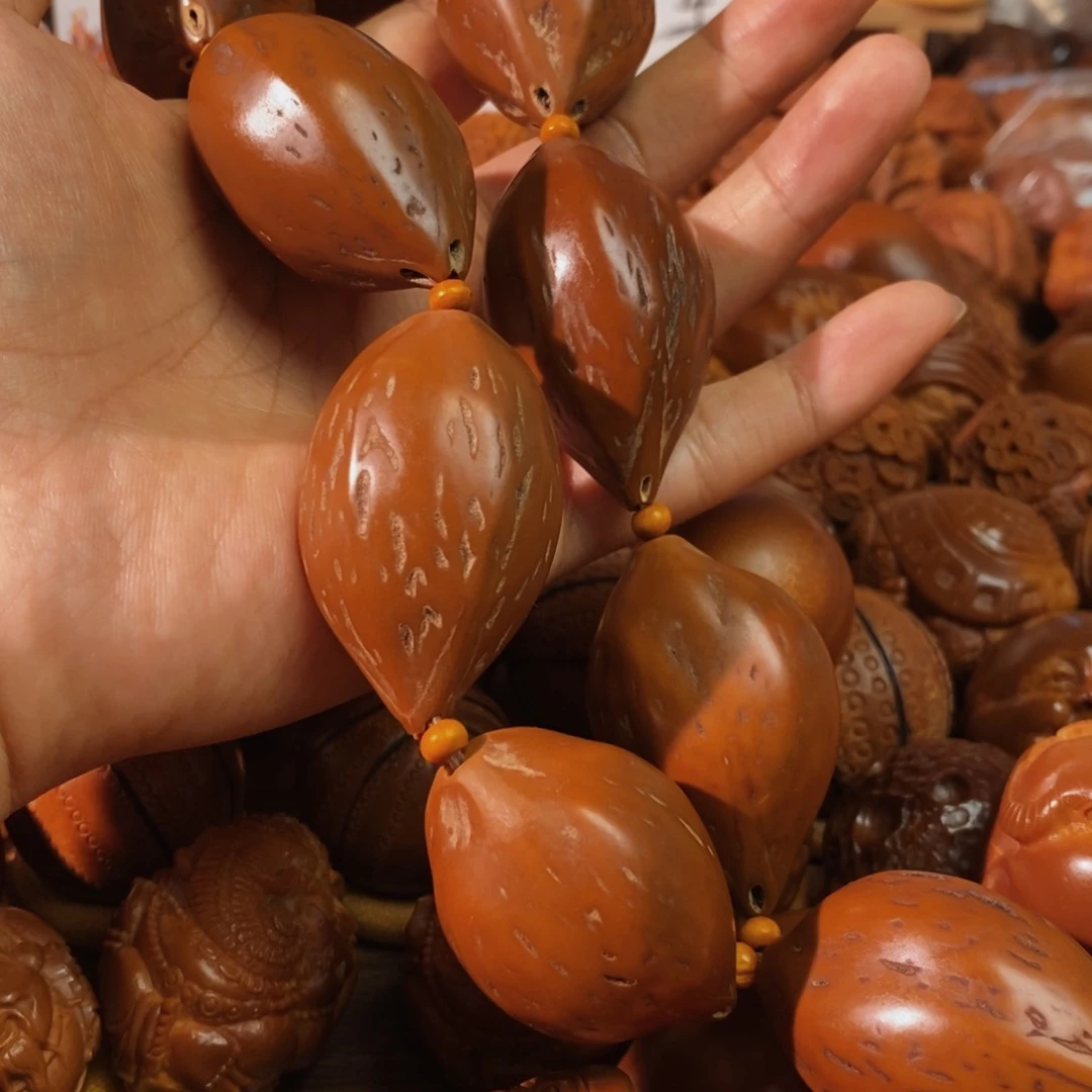 橄榄核把件放*，素核手持