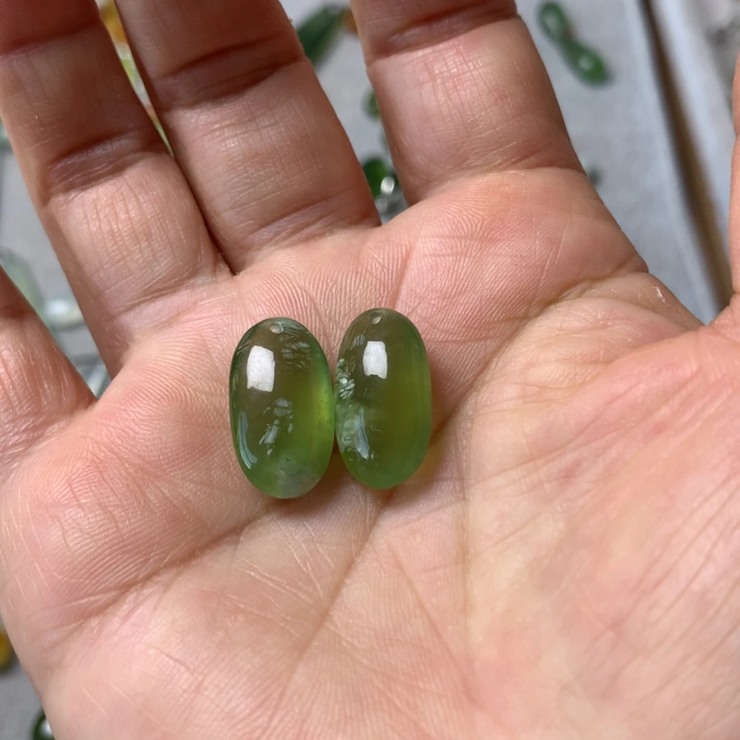 蛇纹石玉未镶嵌耳坠