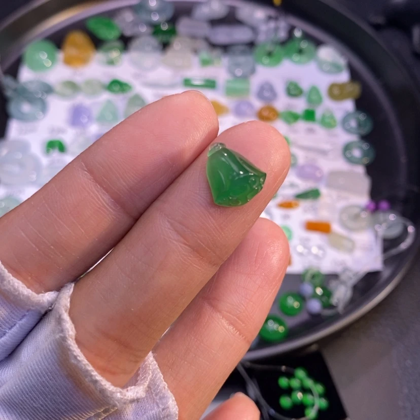 【闪购商品】翡翠挂件未镶嵌莲蓬