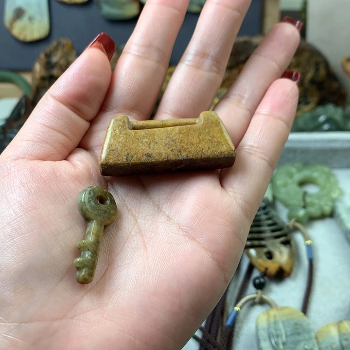 岫岩河磨玉（透闪石质玉）挂件未镶嵌山****子