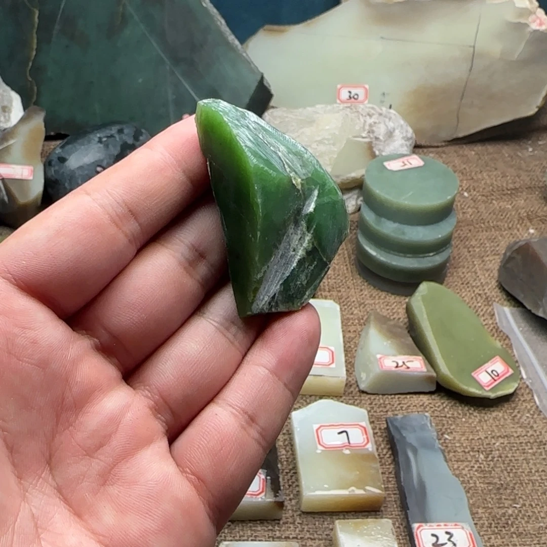 和田玉（糖玉）未镶嵌珠宝奇石