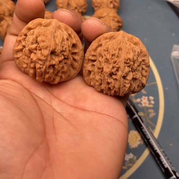 文玩核桃把件灰*狼四座楼