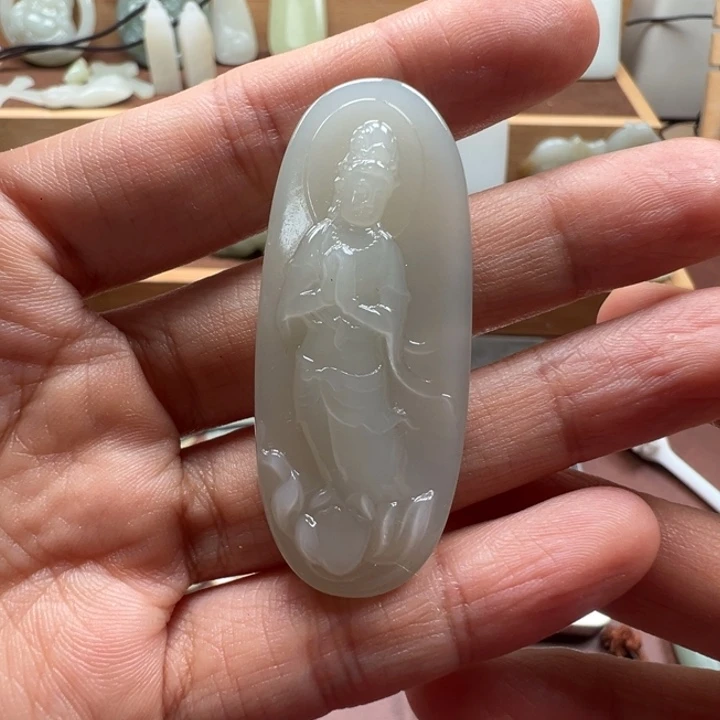 和田玉未镶嵌颈饰且末观音