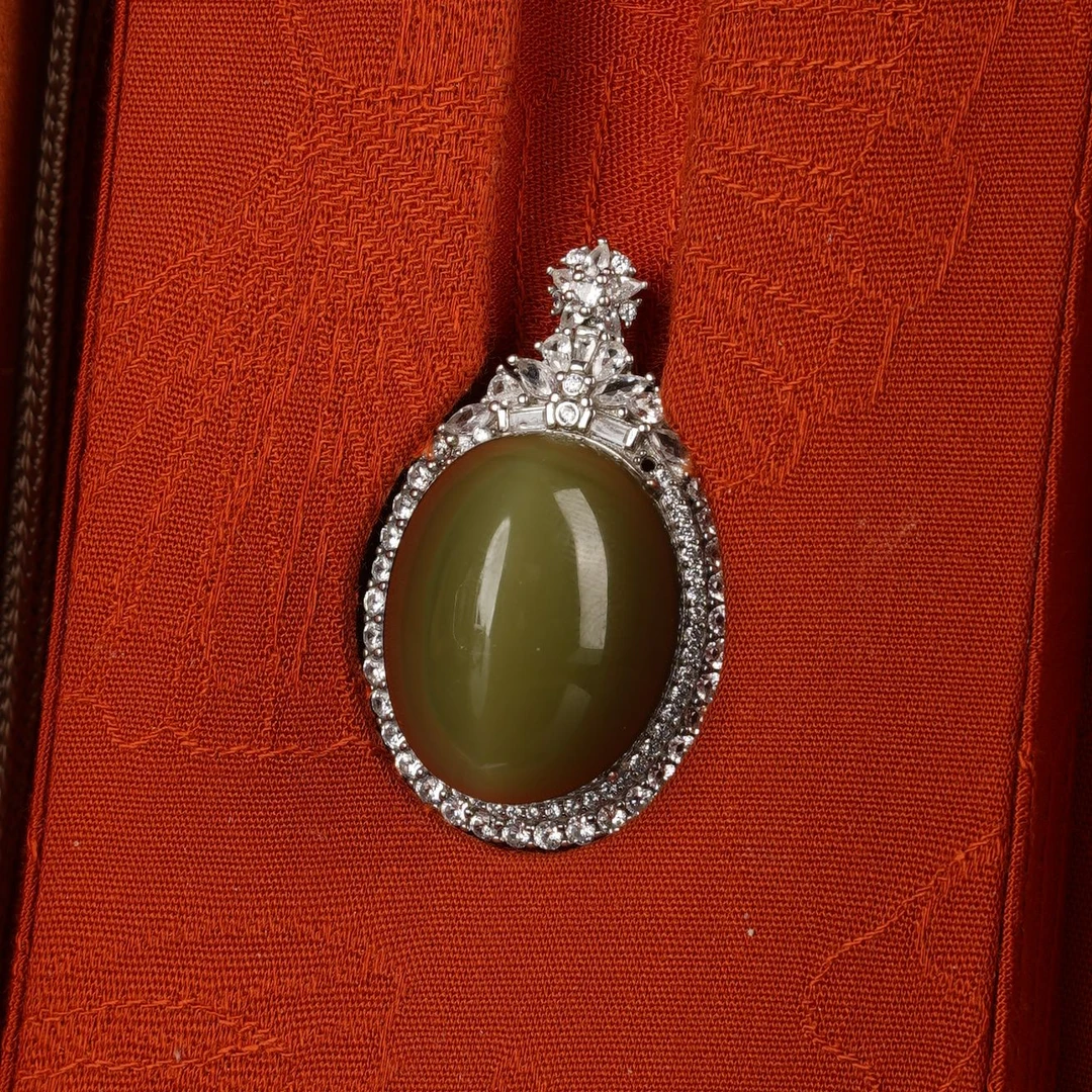 XX10024二十世纪和田玉猫眼挂坠