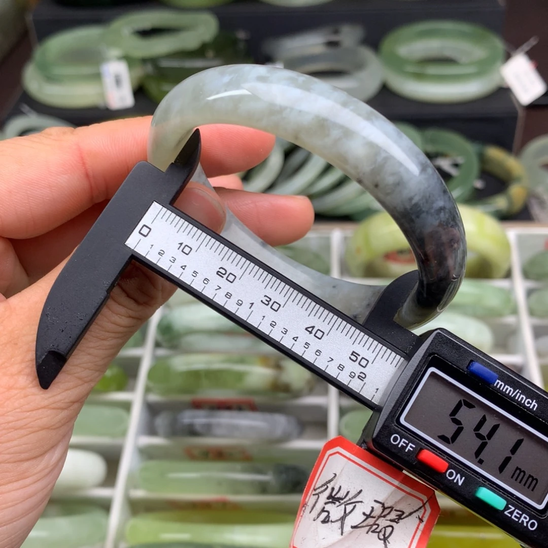 蛇纹石玉未镶嵌手镯501