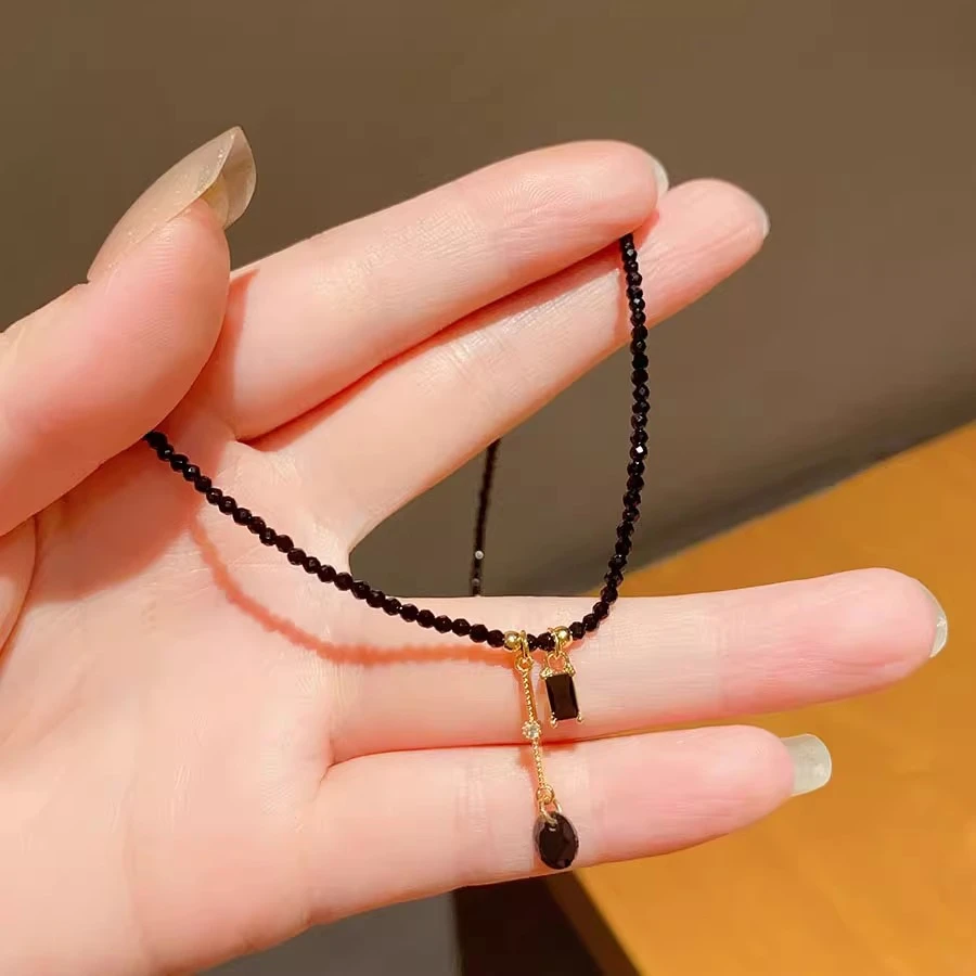 合金仿水晶项链 复古黑色项链小众设计感短款锁骨链2025新款颈链