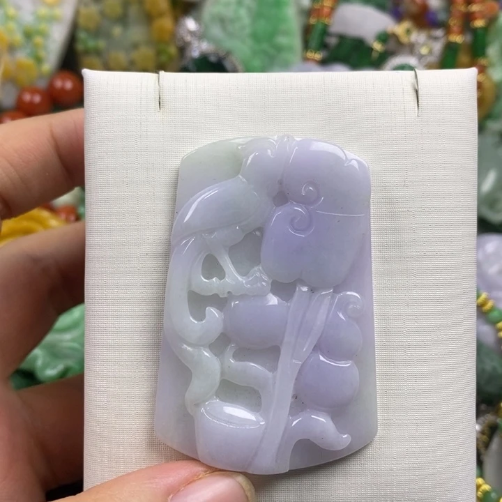 翡翠未镶嵌吊坠(赠链)