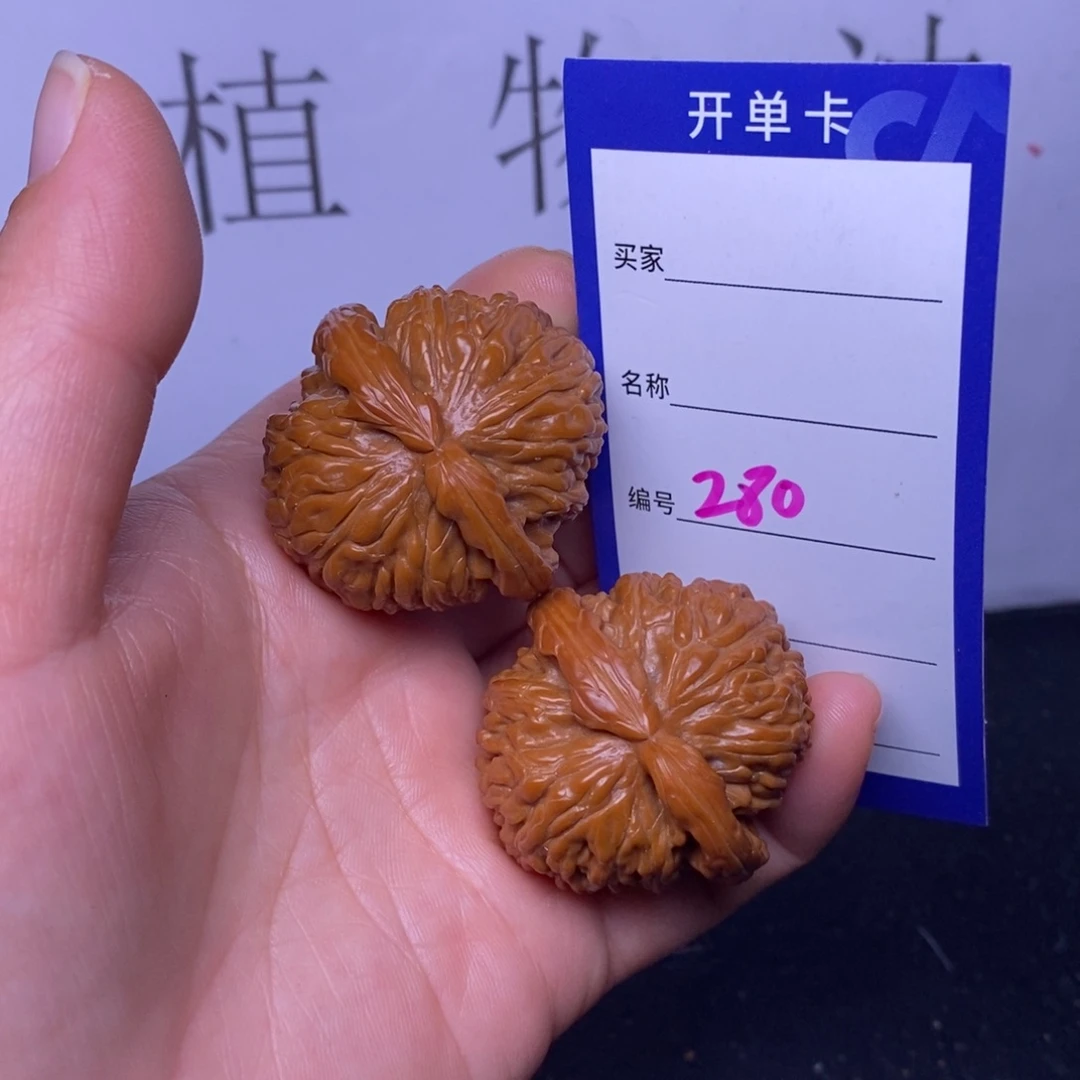 文玩核桃把件280%38白狮子